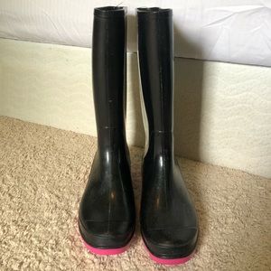 Black mid calf rain boots